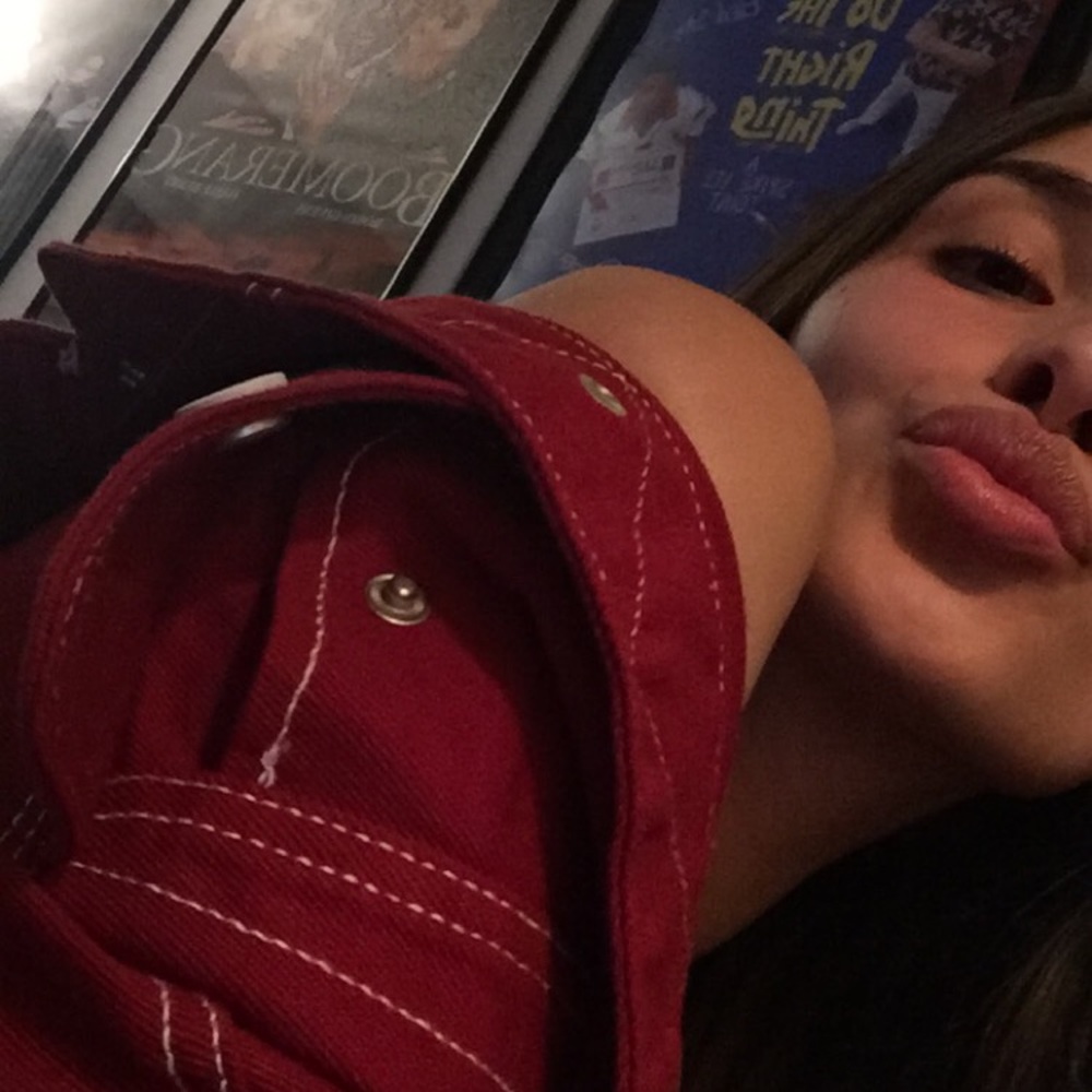 Meet your Posher, Courtney